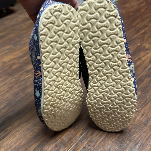 Groove Bags manatee slip Ons - Picture 3 of 3